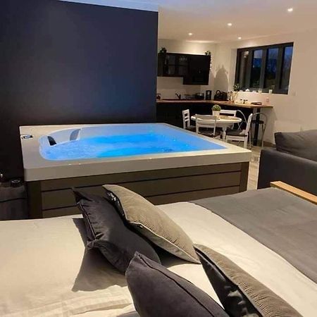 Au Dela Des Remparts Villa Montreuil  Екстериор снимка