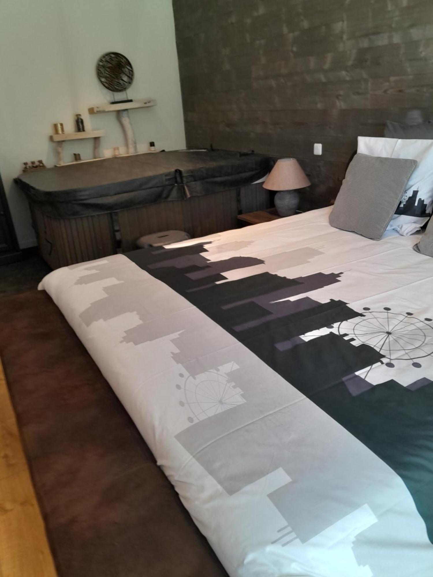 Au Dela Des Remparts Villa Montreuil  Екстериор снимка