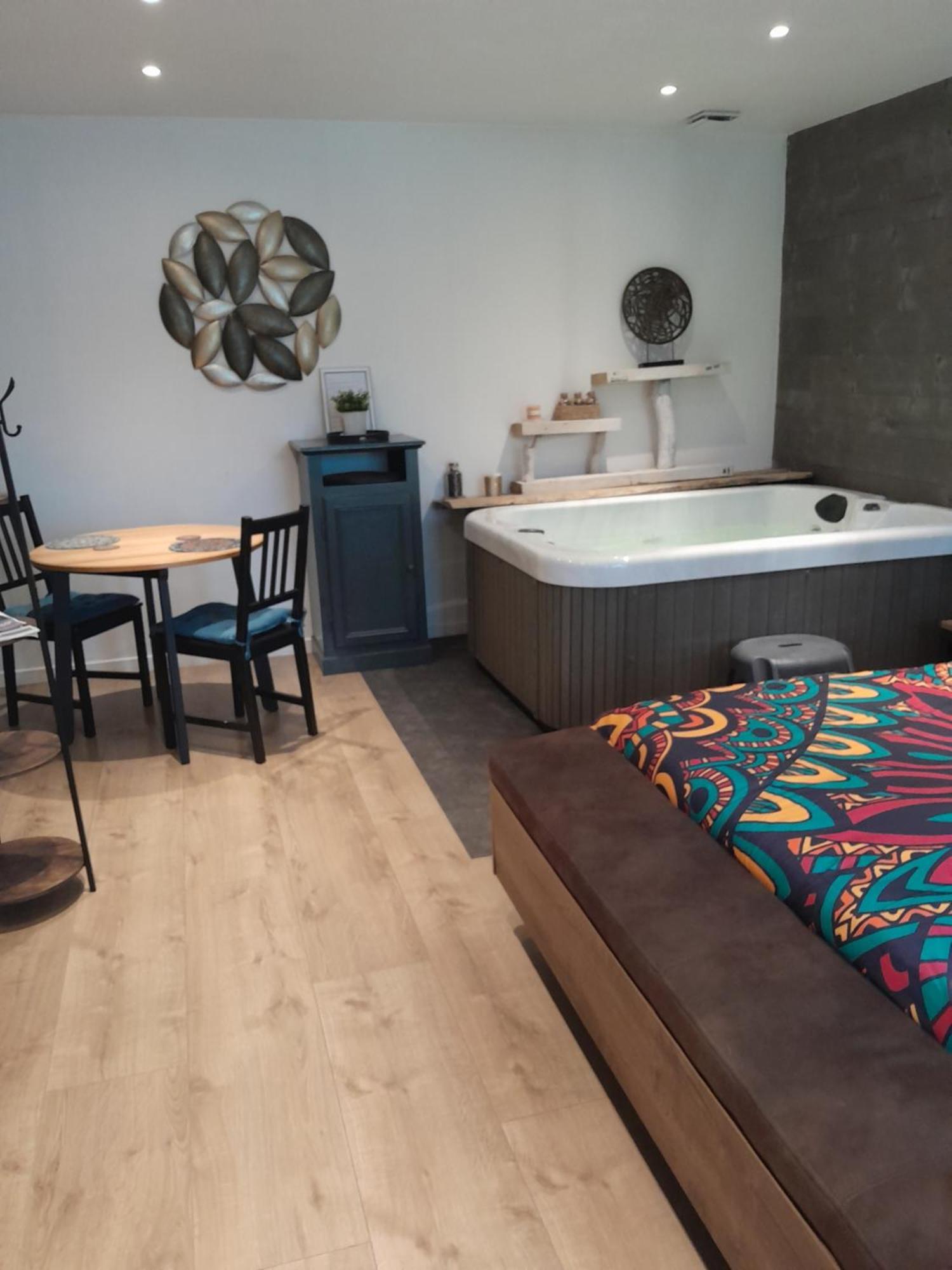 Au Dela Des Remparts Villa Montreuil  Екстериор снимка