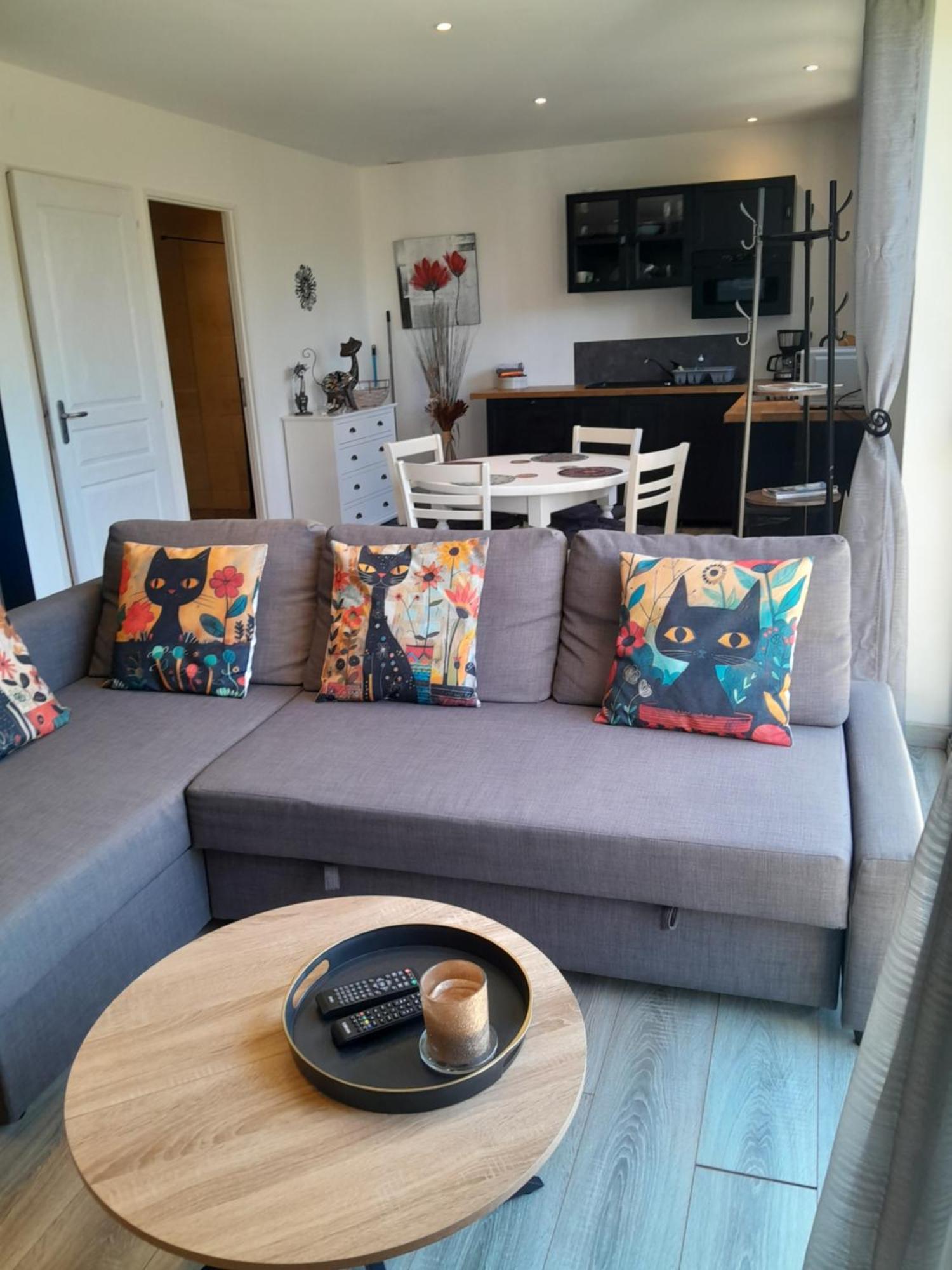 Au Dela Des Remparts Villa Montreuil  Екстериор снимка