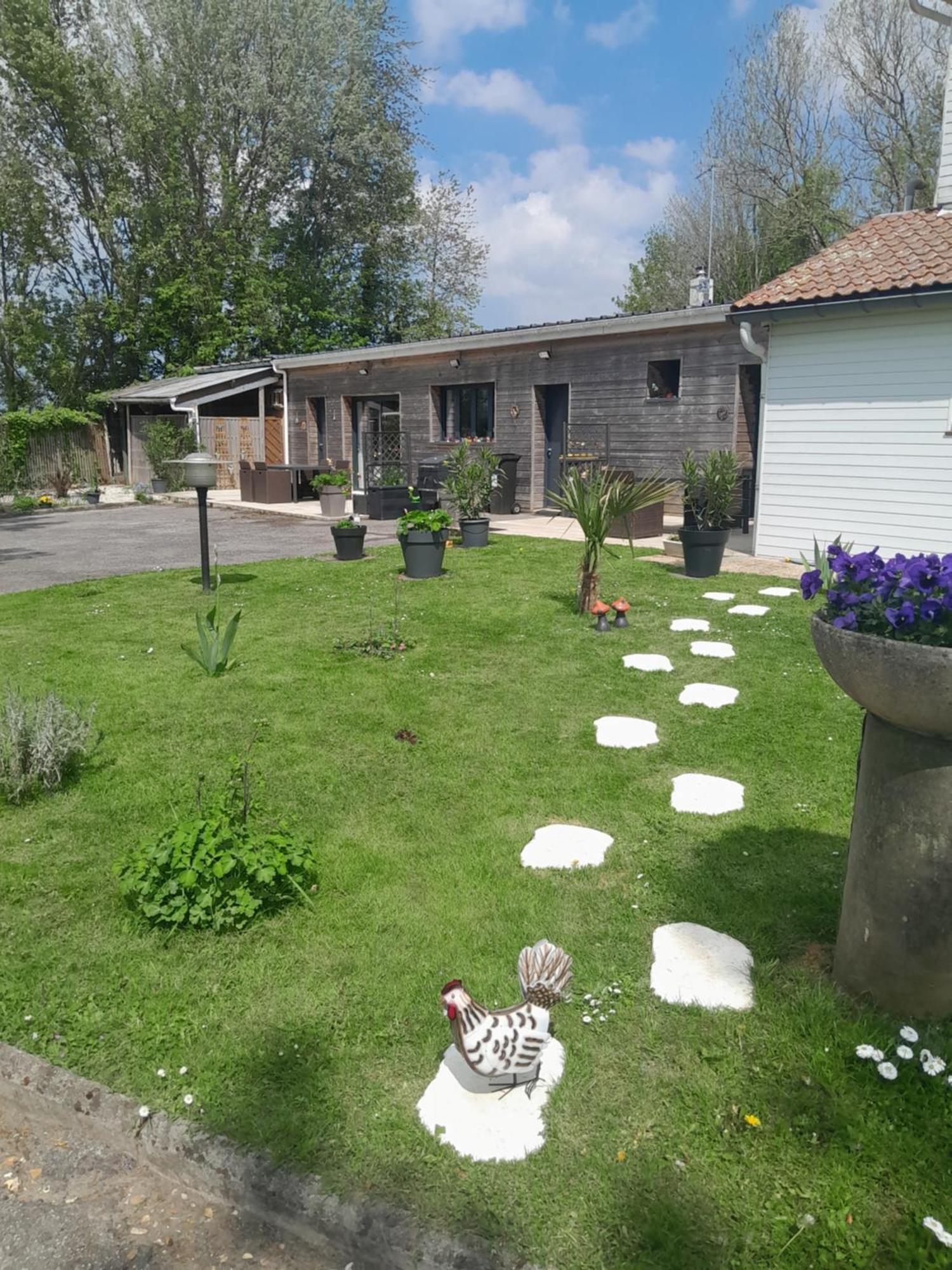 Au Dela Des Remparts Villa Montreuil  Екстериор снимка