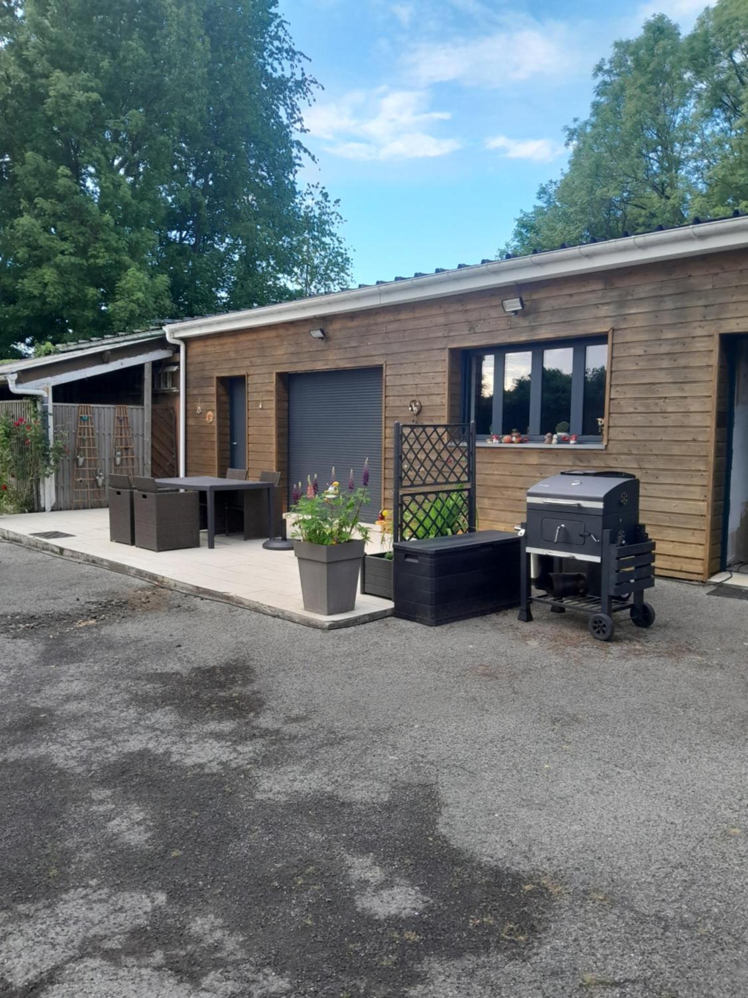 Au Dela Des Remparts Villa Montreuil  Екстериор снимка